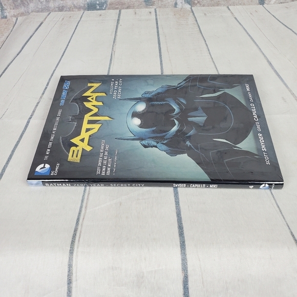 Batman Volume 4 Zero Year-Secret City DC Comics The New 52 Hardcover Sealed - Picture 3 of 3